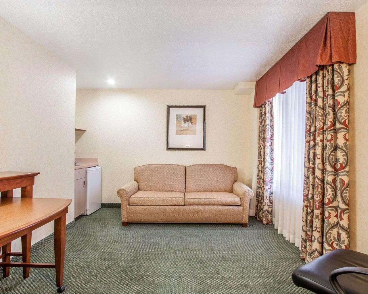 Comfort Inn Conference Center Hillsboro Exterior foto